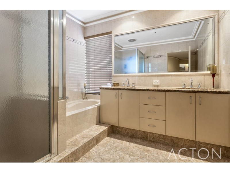 4 Charlotte View, Coogee WA 6166