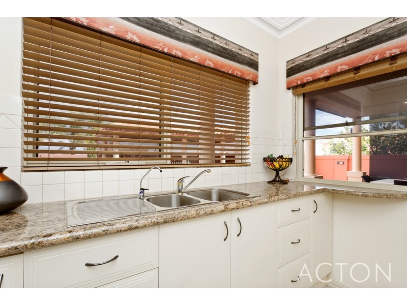 4 Charlotte View, Coogee WA 6166