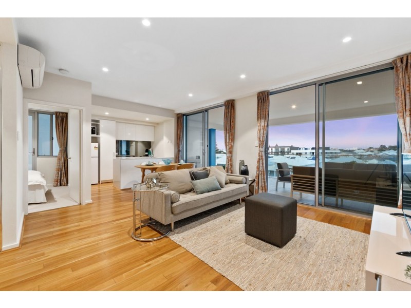 19/13 O’Connor Close, North Coogee WA 6163