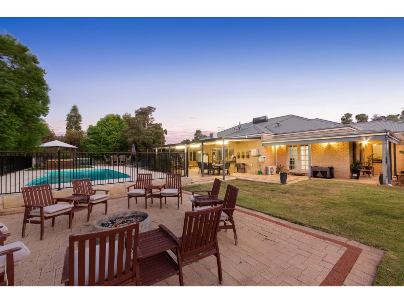 191 Craddon Road, Oakford WA 6121