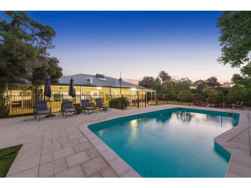 191 Craddon Road, Oakford WA 6121