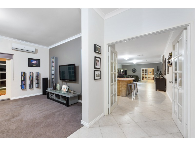 191 Craddon Road, Oakford WA 6121