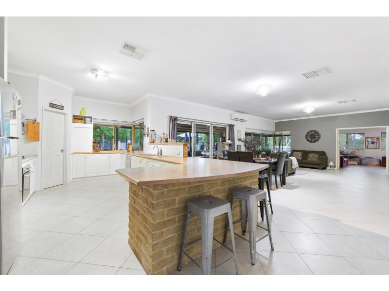 191 Craddon Road, Oakford WA 6121