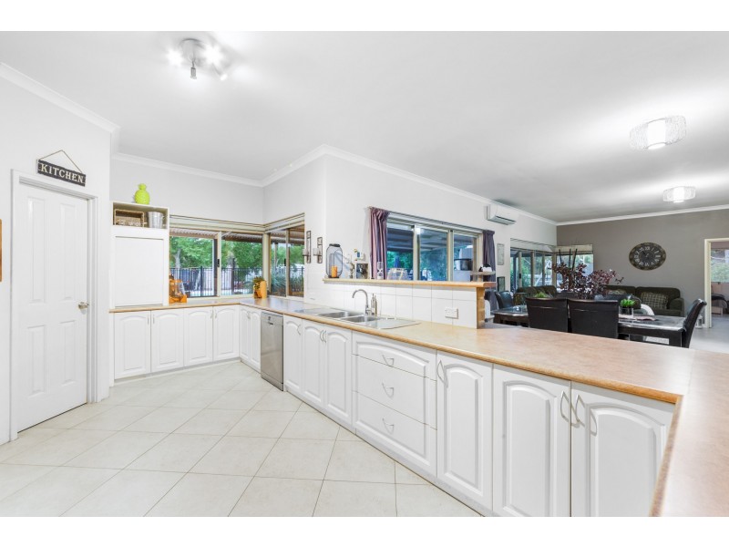191 Craddon Road, Oakford WA 6121