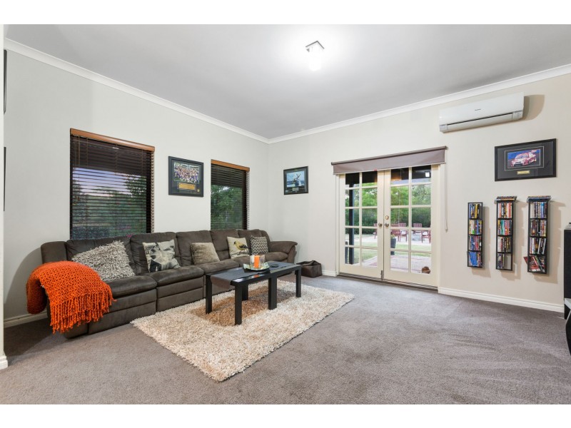 191 Craddon Road, Oakford WA 6121