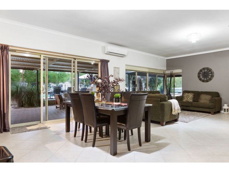 191 Craddon Road, Oakford WA 6121