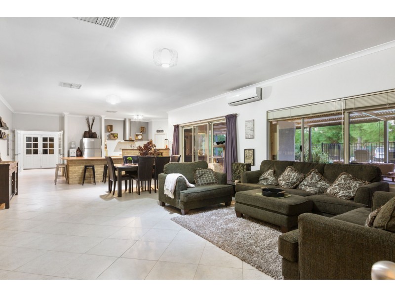 191 Craddon Road, Oakford WA 6121