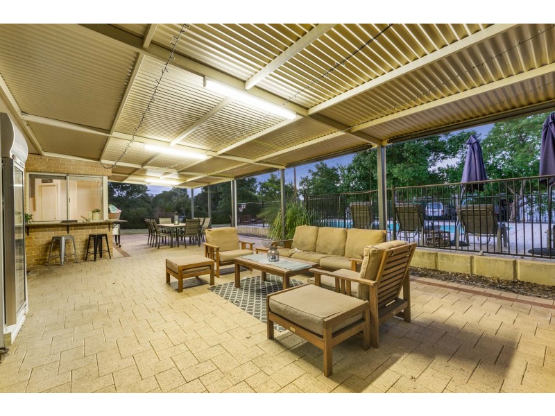 191 Craddon Road, Oakford WA 6121