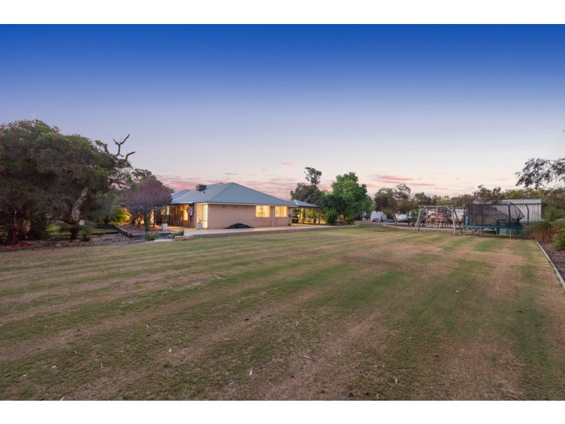 191 Craddon Road, Oakford WA 6121