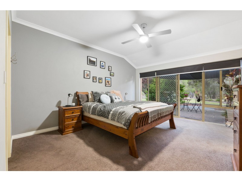 191 Craddon Road, Oakford WA 6121