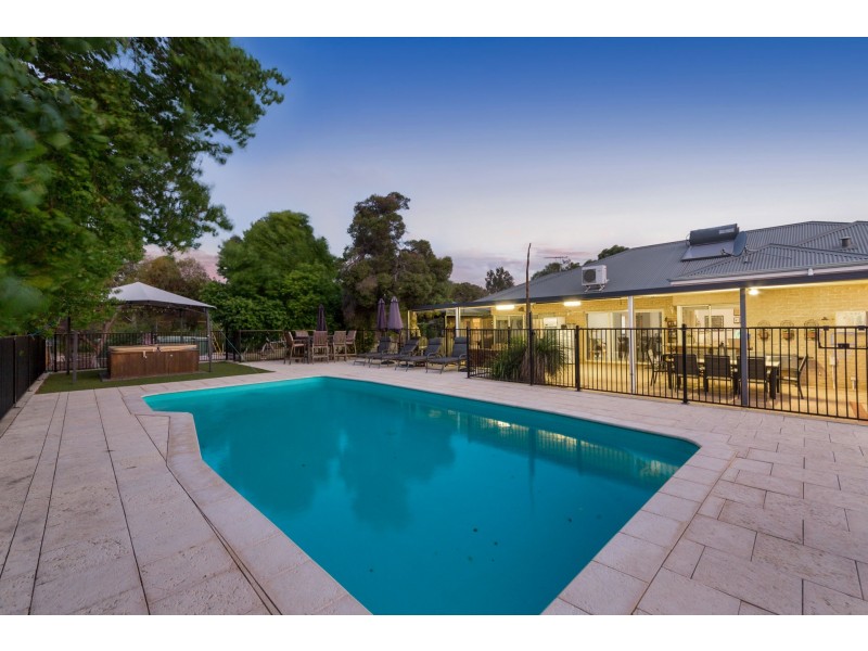 191 Craddon Road, Oakford WA 6121