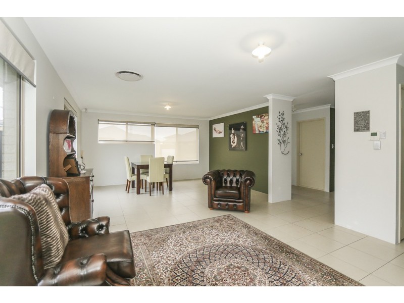 5 Ritter Approach, Piara Waters WA 6112