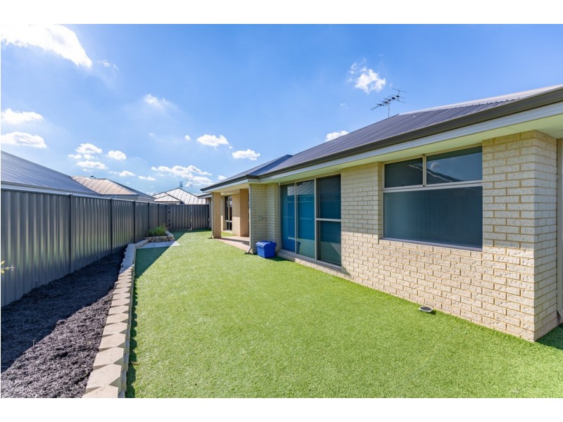 5 Ritter Approach, Piara Waters WA 6112