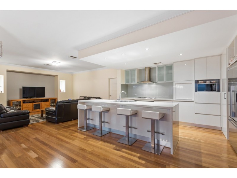 18 Hydaspe Vista, North Coogee WA 6163