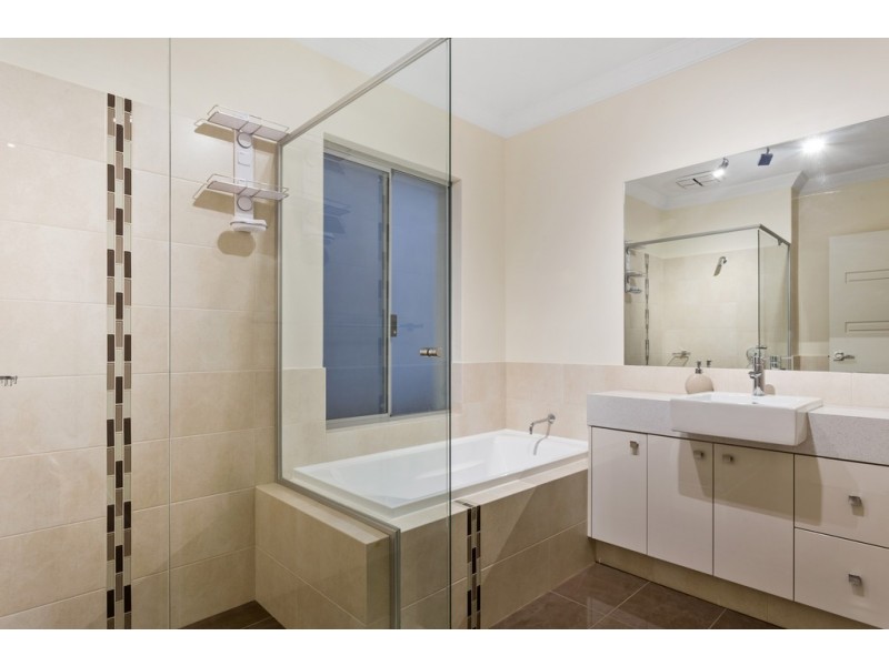 18 Hydaspe Vista, North Coogee WA 6163