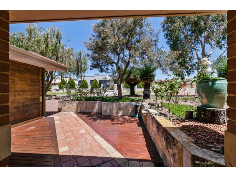 1 Treaty Oak Cove, Bibra Lake WA 6163