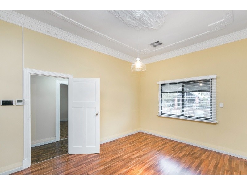 9 Harbour Road, South Fremantle WA 6162