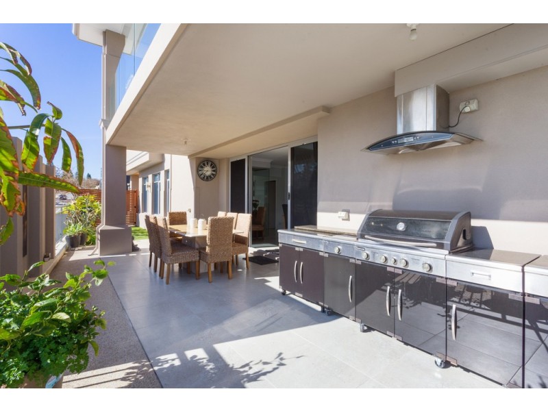 45 Pantheon Avenue, North Coogee WA 6163