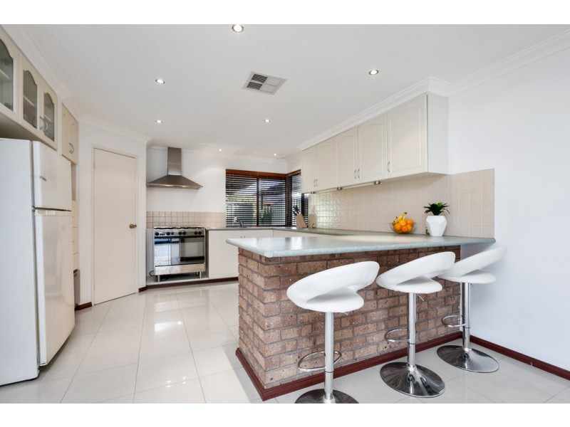 61 Grassbird Loop, Yangebup WA 6164