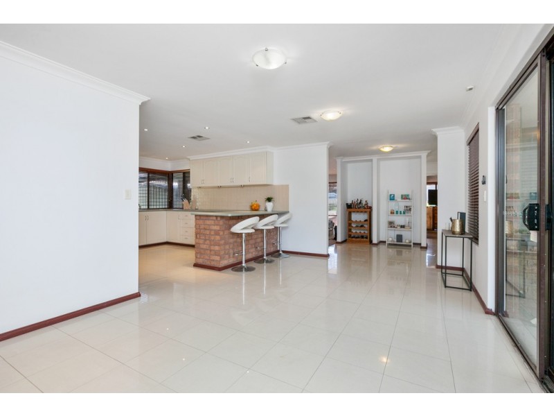 61 Grassbird Loop, Yangebup WA 6164