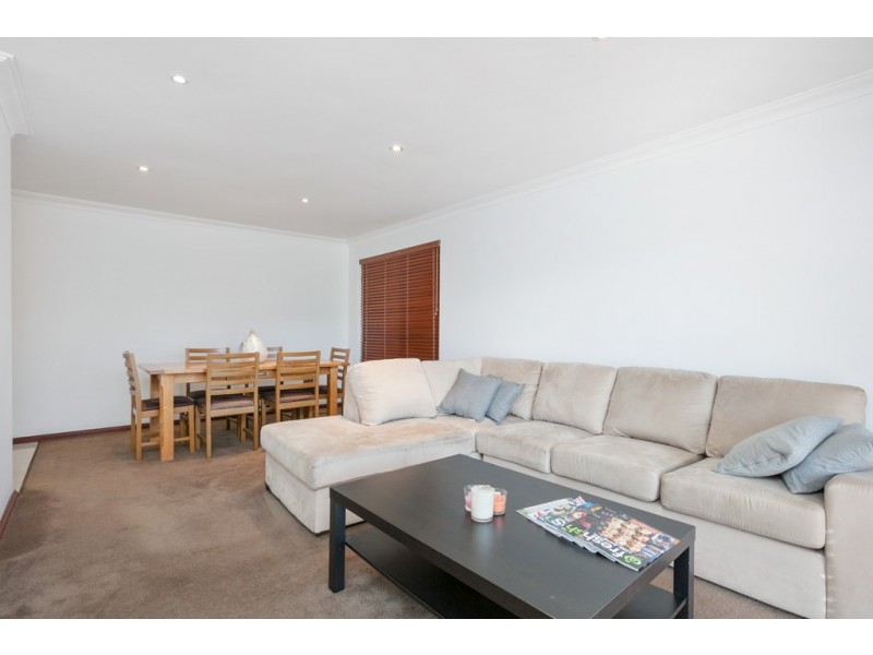 61 Grassbird Loop, Yangebup WA 6164