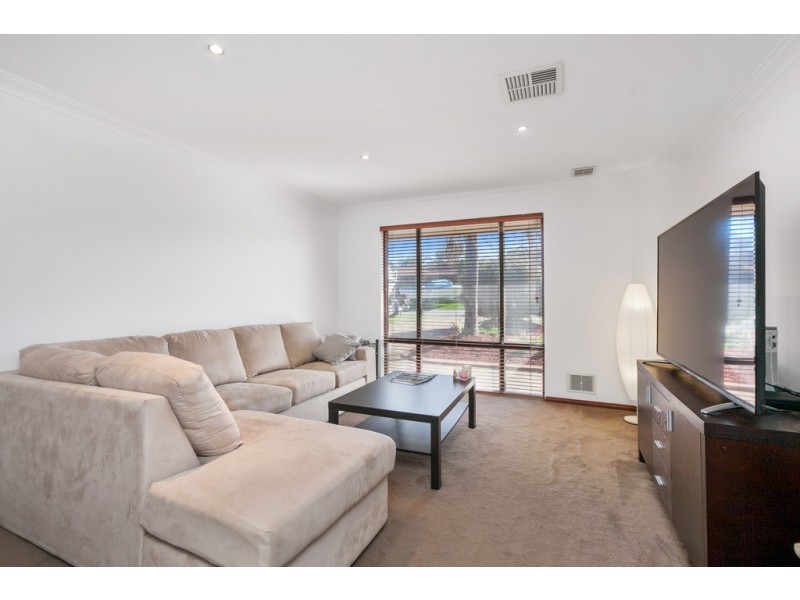 61 Grassbird Loop, Yangebup WA 6164