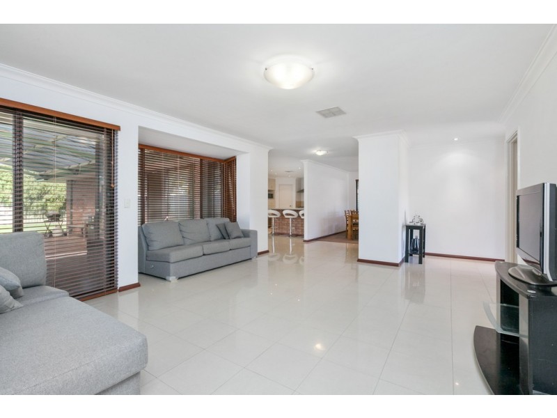 61 Grassbird Loop, Yangebup WA 6164