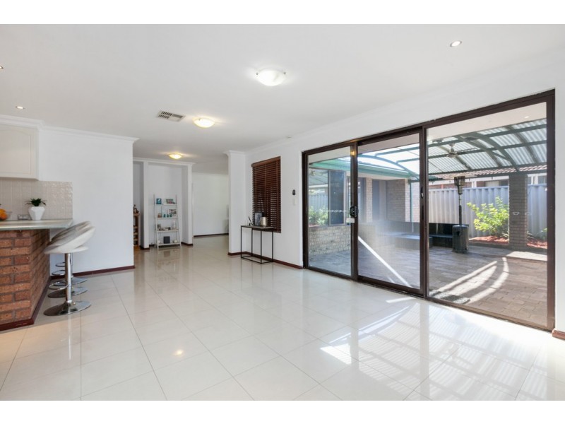 61 Grassbird Loop, Yangebup WA 6164