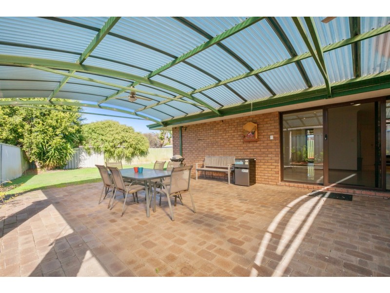 61 Grassbird Loop, Yangebup WA 6164