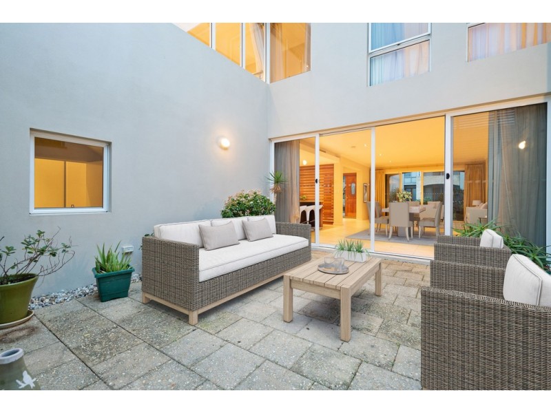 4 Bernier Rise, North Coogee WA 6163