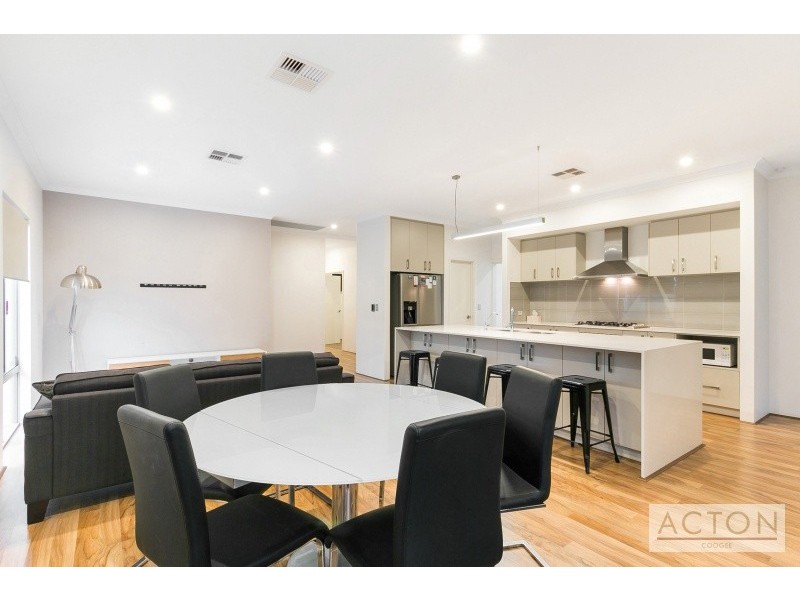 40 Hilory Street, Coolbellup WA 6163