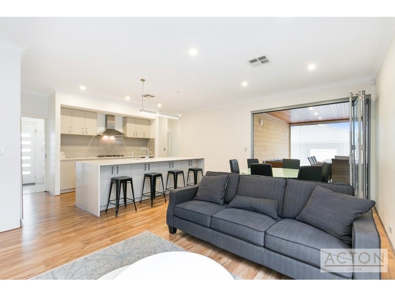 40 Hilory Street, Coolbellup WA 6163