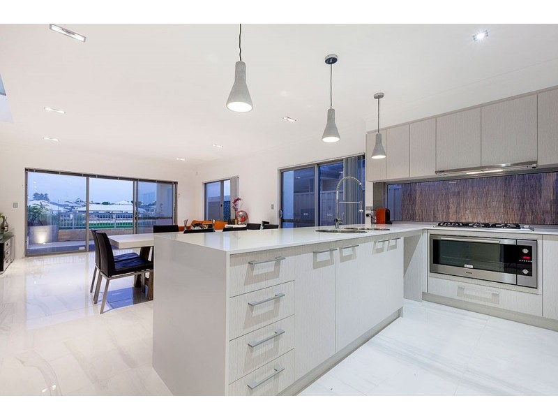 12 October Road, Spearwood WA 6163