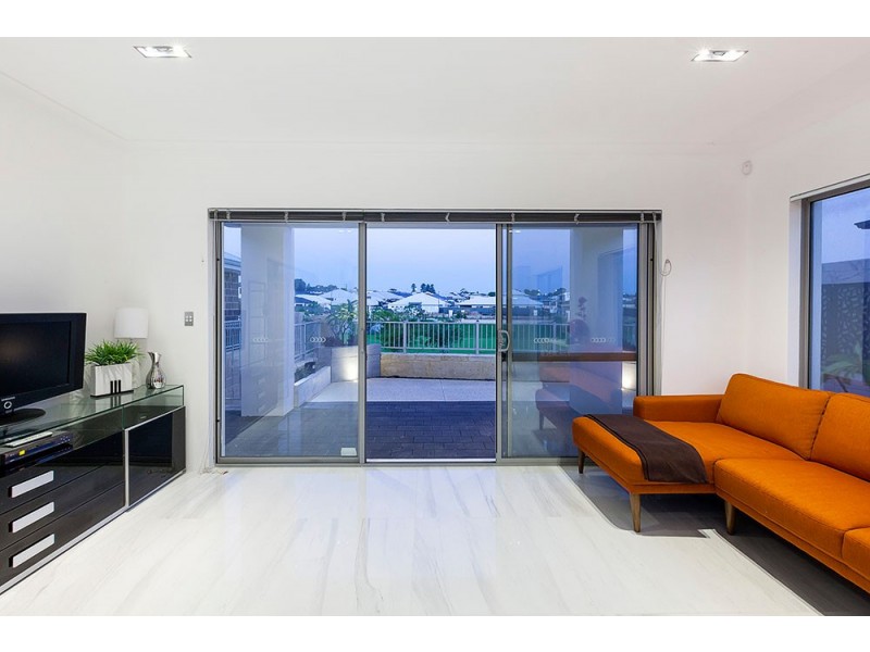 12 October Road, Spearwood WA 6163