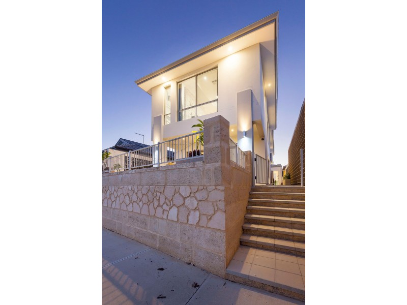 12 October Road, Spearwood WA 6163