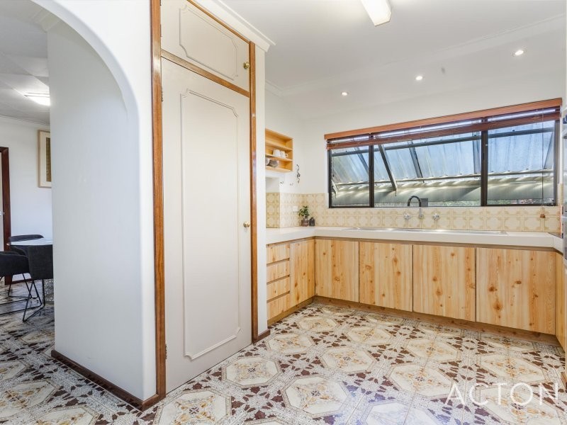 4 Outram Place, Hamilton Hill WA 6163