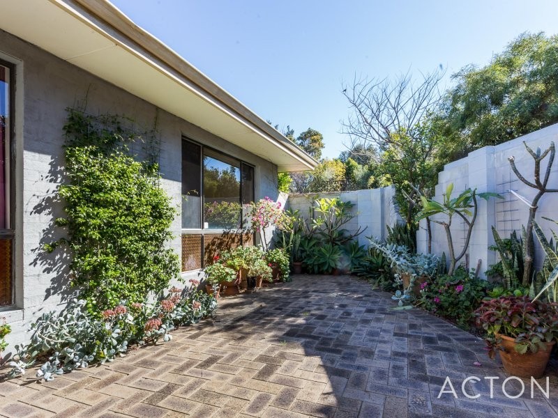 4 Outram Place, Hamilton Hill WA 6163