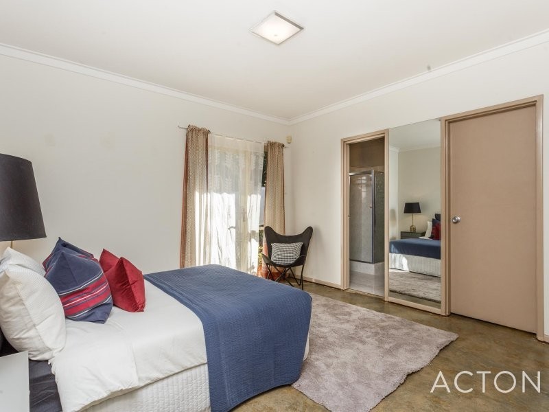 4 Outram Place, Hamilton Hill WA 6163