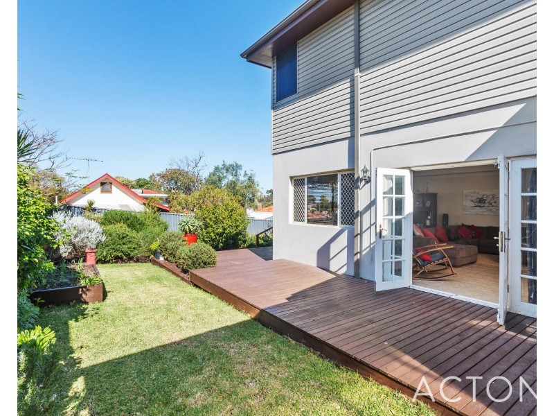 11 Longson Street, Hamilton Hill WA 6163