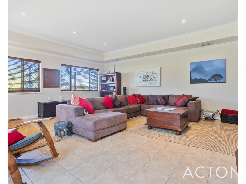 11 Longson Street, Hamilton Hill WA 6163