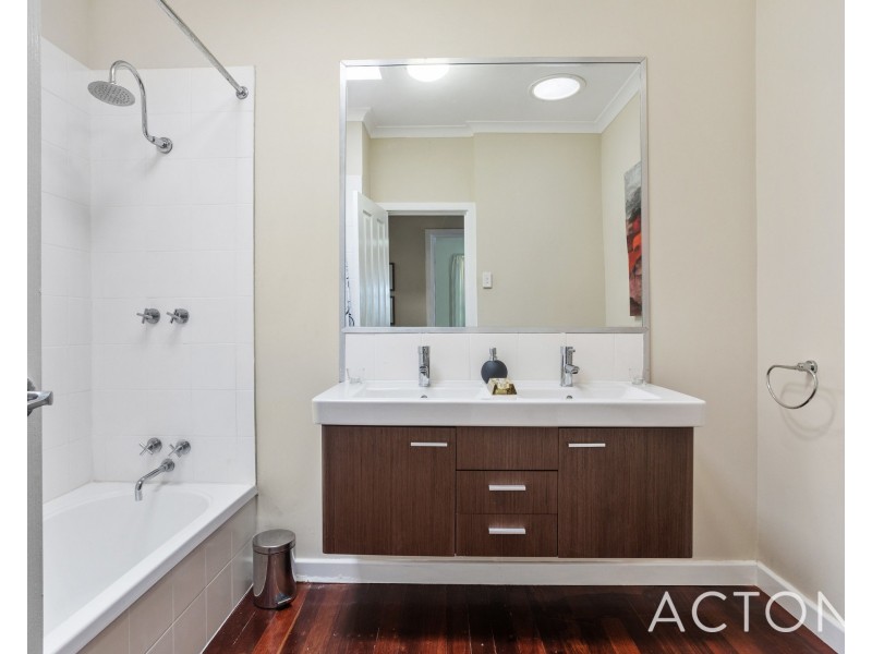 11 Longson Street, Hamilton Hill WA 6163