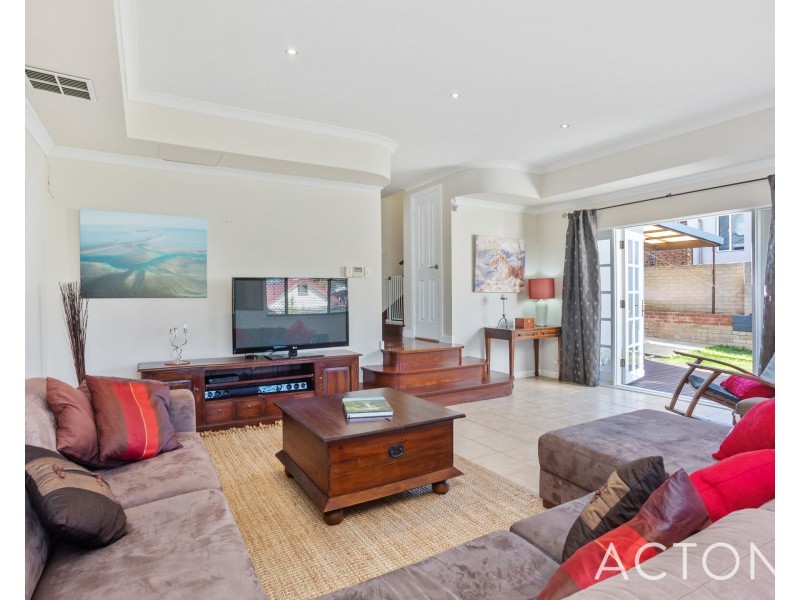 11 Longson Street, Hamilton Hill WA 6163