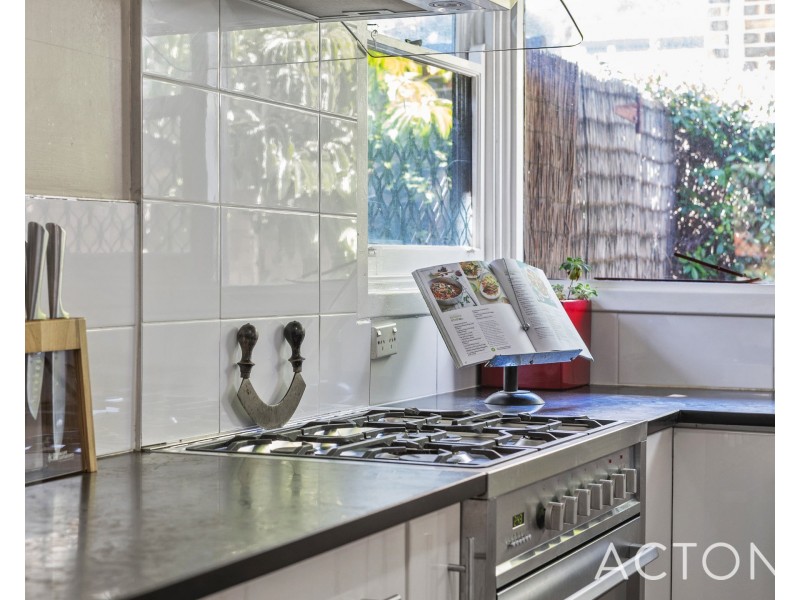 11 Longson Street, Hamilton Hill WA 6163