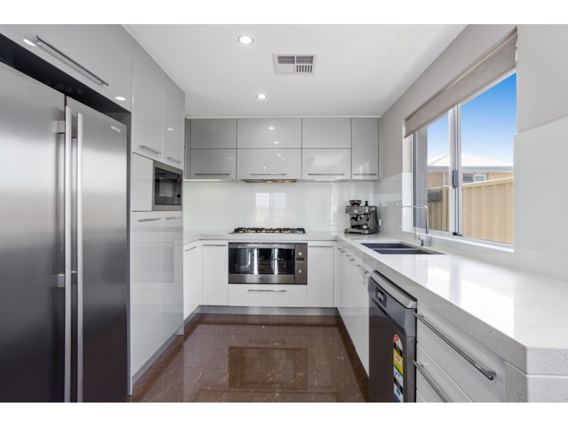 30A Kotisina Gardens, Munster WA 6166