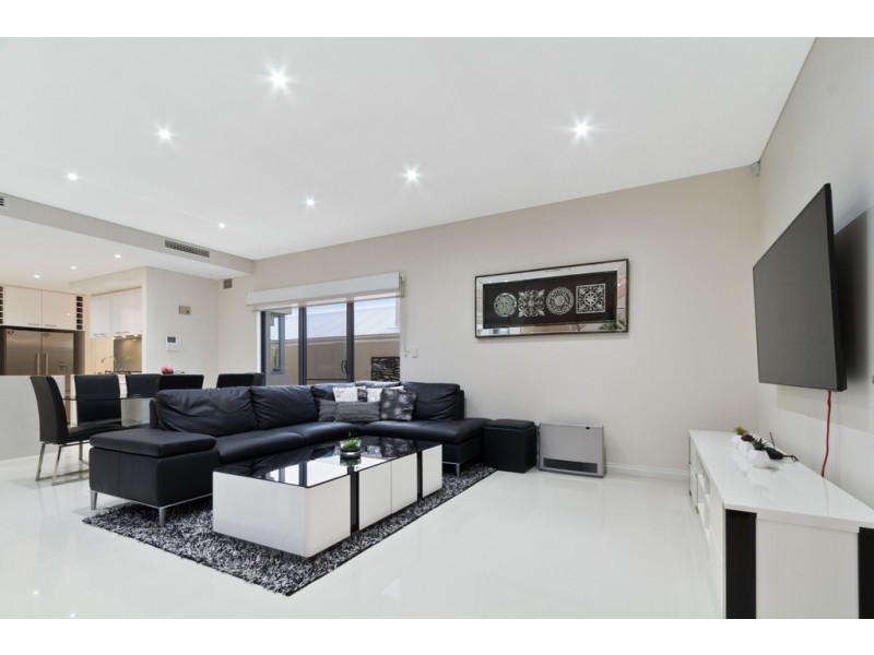 3 Pantheon Avenue, North Coogee WA 6163