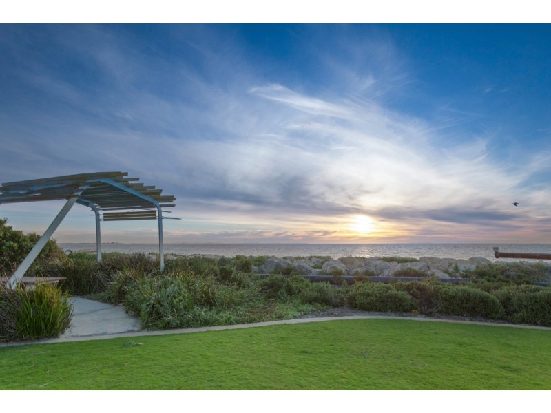 6/8 Socrates Parade, North Coogee WA 6163