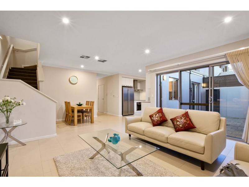 6/8 Socrates Parade, North Coogee WA 6163
