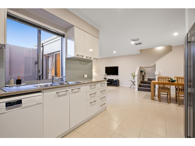 6/8 Socrates Parade, North Coogee WA 6163