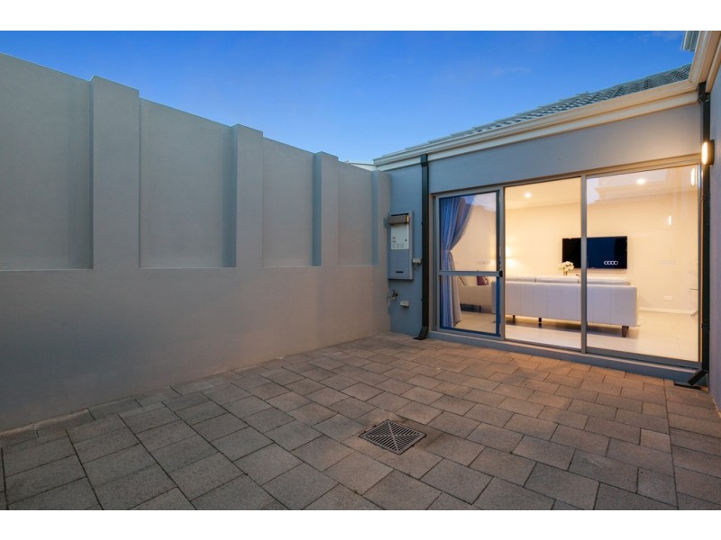 6/8 Socrates Parade, North Coogee WA 6163