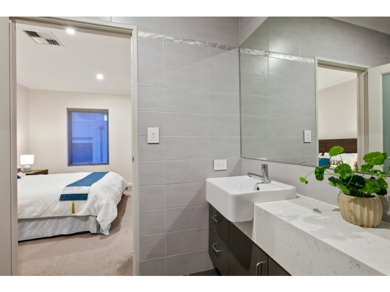 6/8 Socrates Parade, North Coogee WA 6163